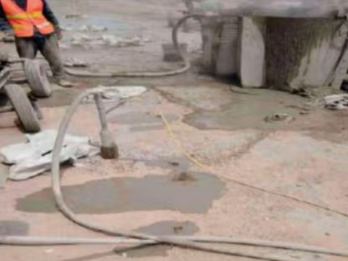 娄底水泥混凝土路面板底注浆技术 路面脱空注浆整治方案