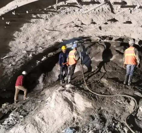 娄底拱顶带模注浆料的施工流程及注意事项